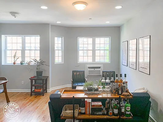 Rented by MySpaceNYC | media 33