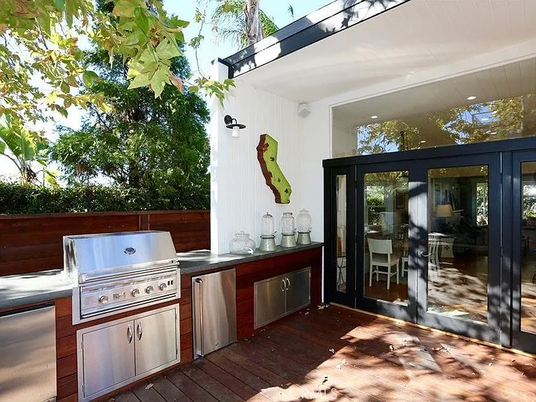 555 Bluebird Canyon Dr — Photo 4