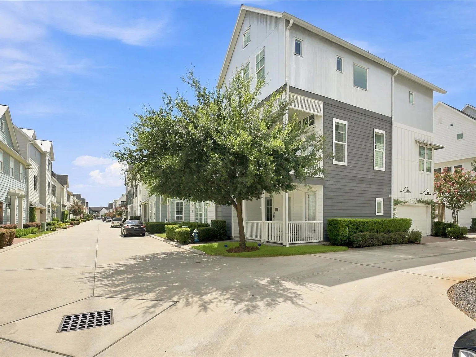 3 bed, 3.5 bath, 2252 sqft, $5,000 — Photo 4