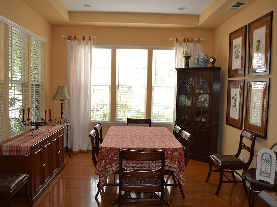 2nd image of 25835 De Quincy Pl
