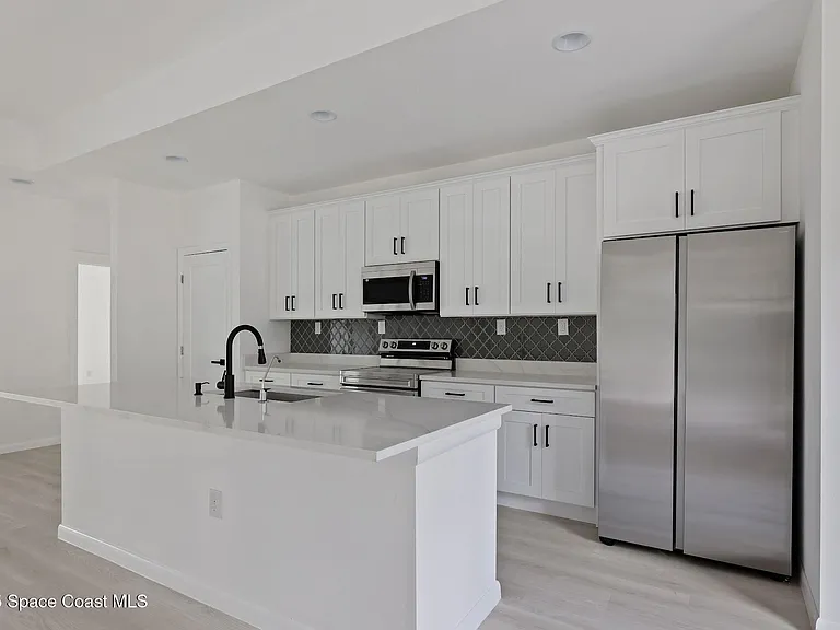 746 Harriet Ave — Photo 10