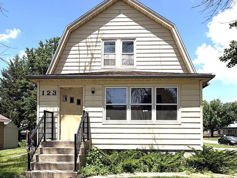 1st image of 123 E 12th St