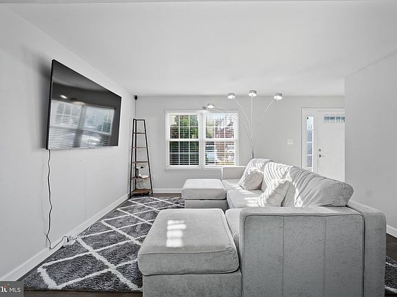 5th image of 837 Vanderbilt Ter SE