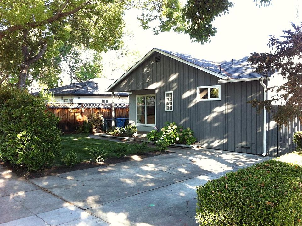 Outside view of the house 1
