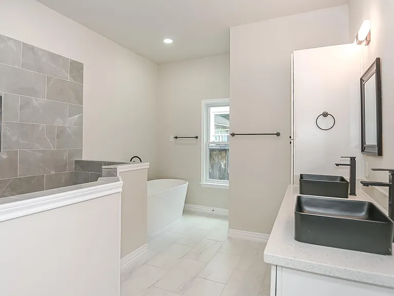 2902 Houston Ave — Photo 15