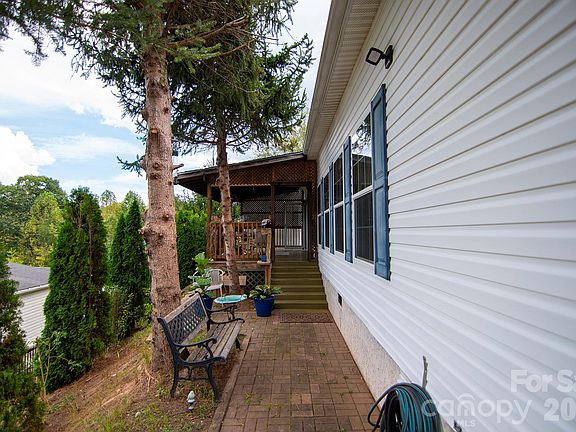 4th image of 304 Golden Aster Rd