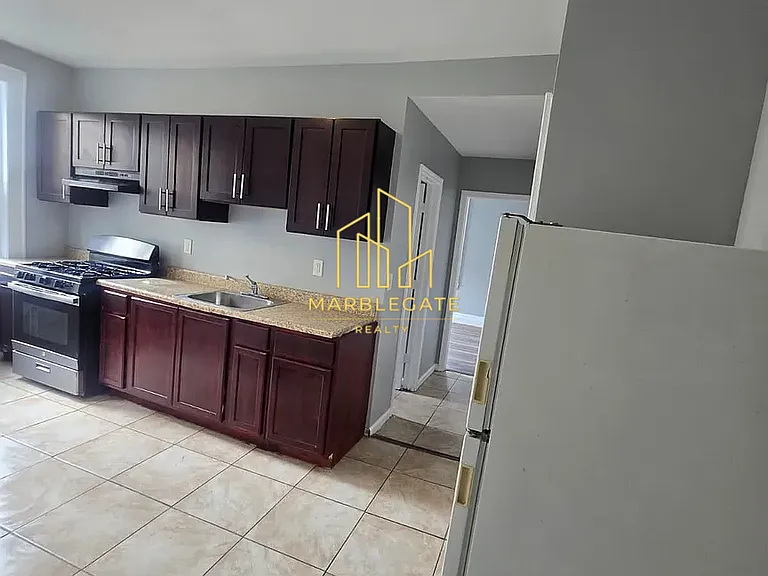 49 Fabyan Pl #11L — Photo 1
