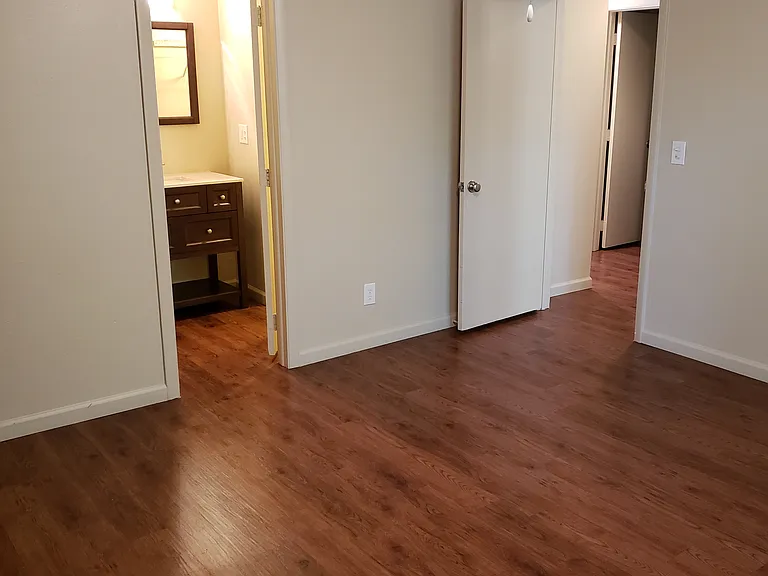 Steeple Club Apartments — Photo 50