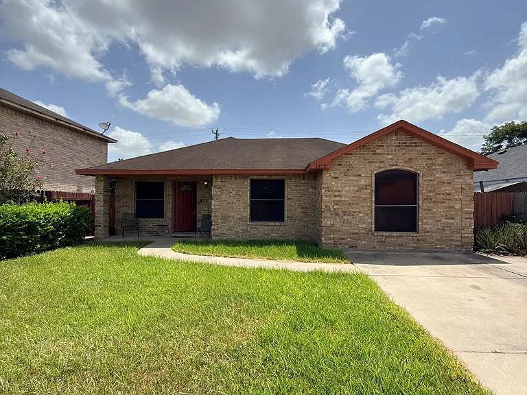 1372 Guadalupe Cir — Photo 1