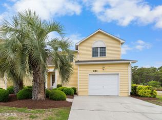 681 Settlers Ln, Kure Beach, NC 28449