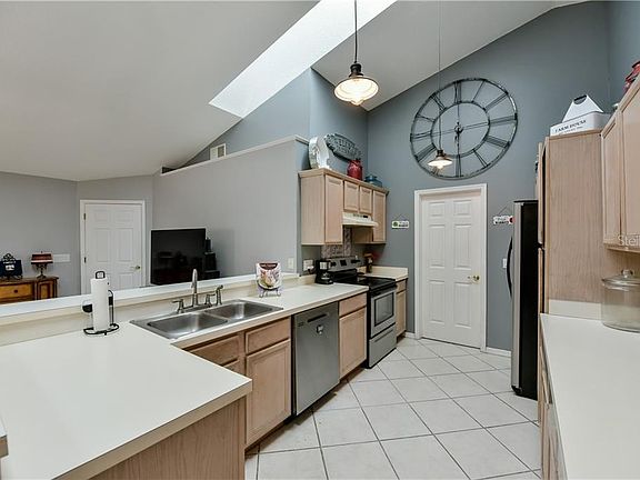 5th image of 12760 Forestedge Cir