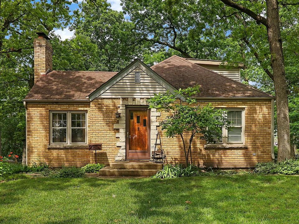 1st image of 824 College Ave
