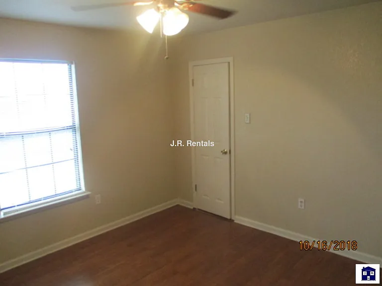 1506 Creek St — Photo 68