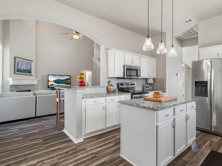 7914 Kristina Dr — Photo 13