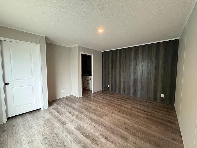 560 Melrose Ln — Photo 5