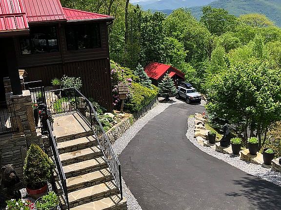 3rd image of 297 Stonebrook Dr