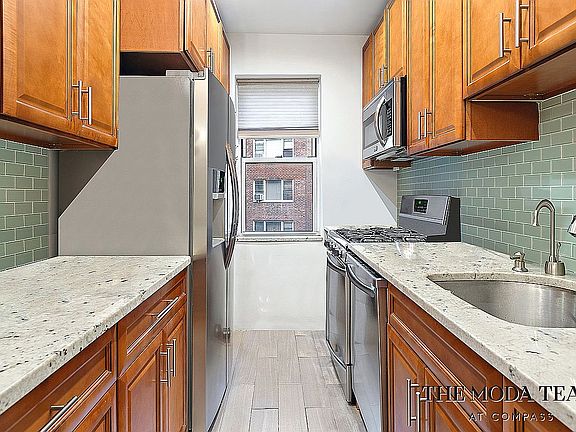 2nd image of 3850 Hudson Manor Ter APT 3EW