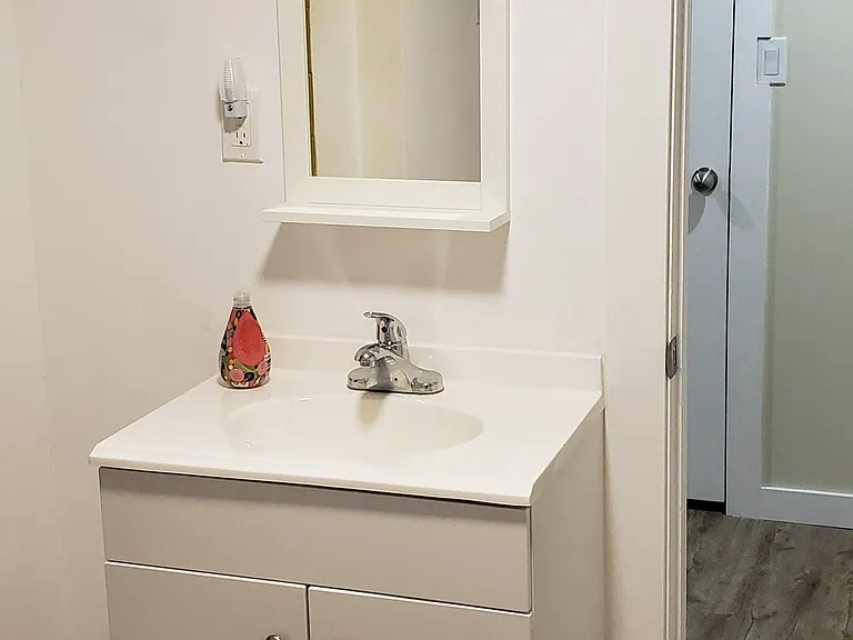 50 Mould Ave #B — Photo 4