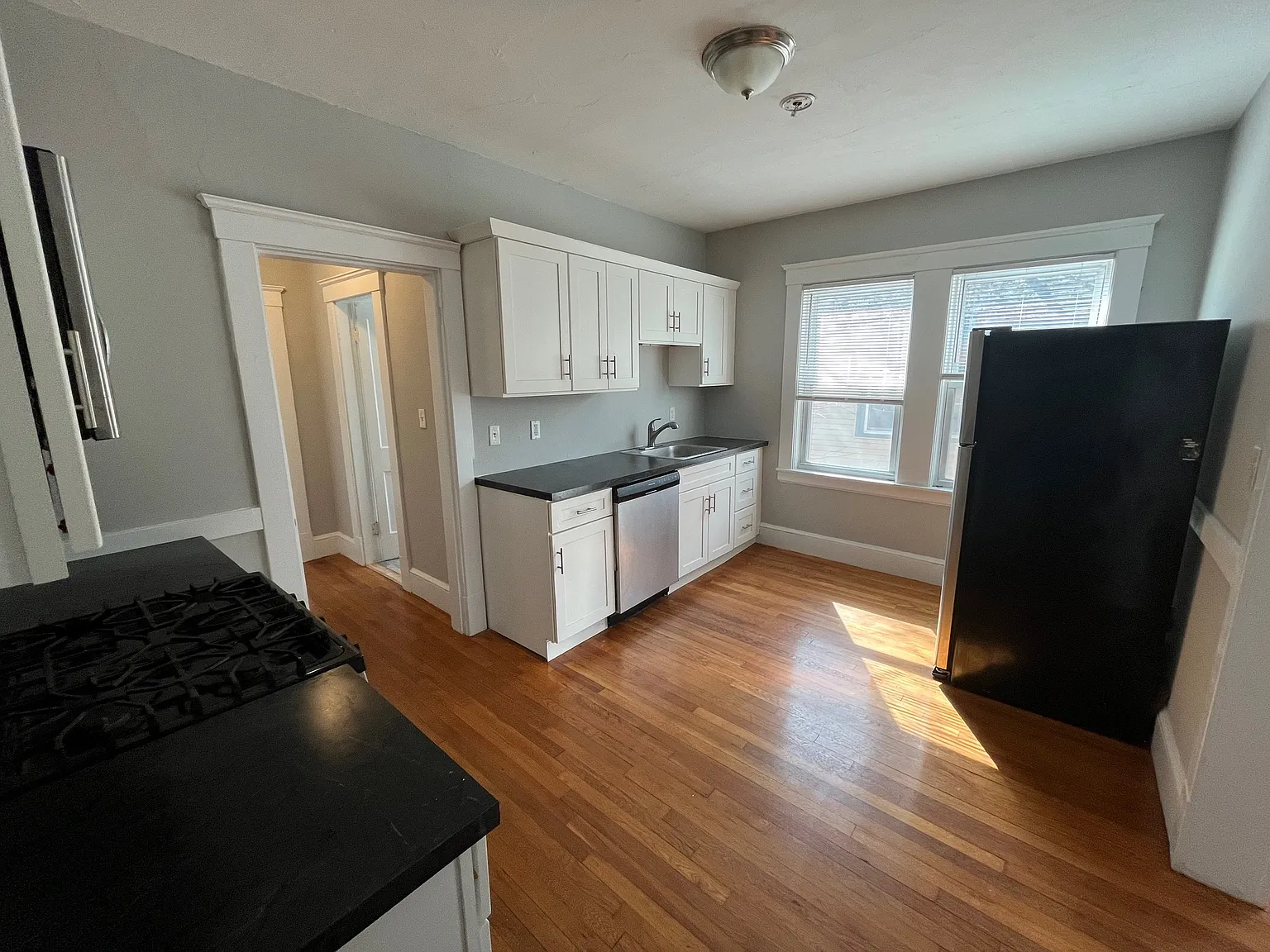 2 bed, 800 sqft, $2,350 — Photo 1