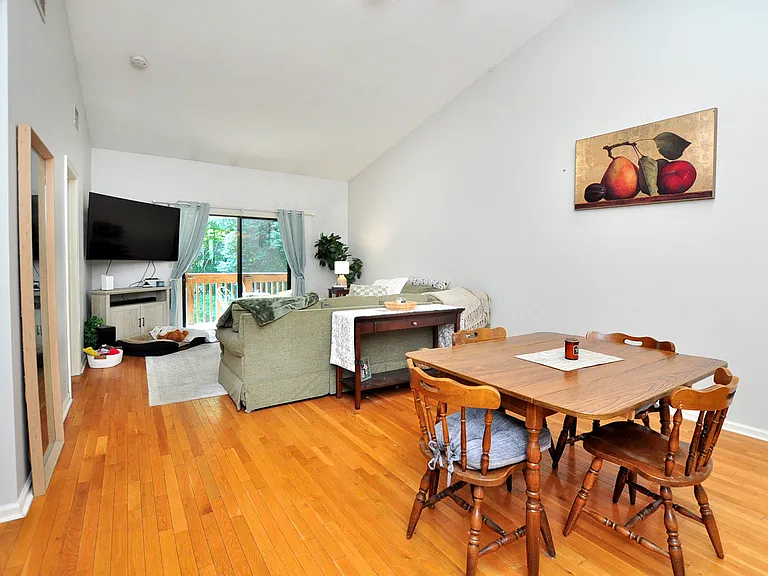 30 Simsbury Lndg #30 — Photo 16