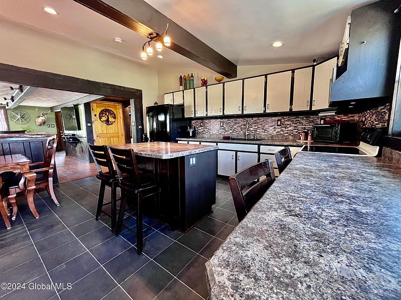 3rd image of 1124 Bullshead Road