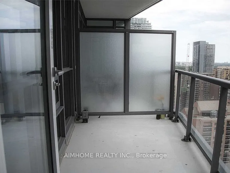 30 Roehampton Ave #2101 — Photo 11