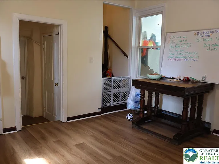1533 E Emmaus Ave — Photo 10