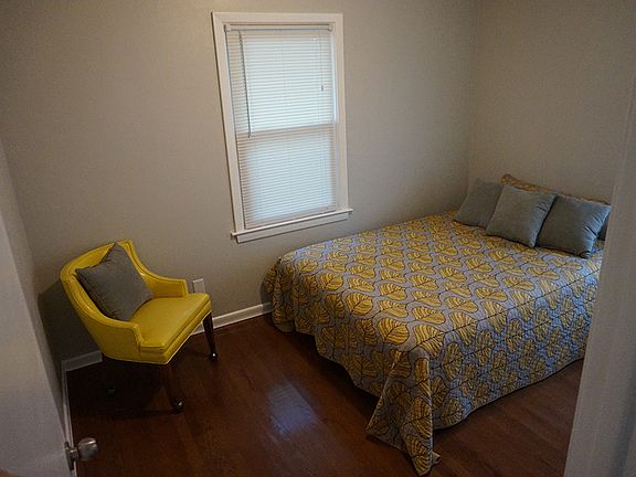 5th image of 1047 N Lincoln Ave