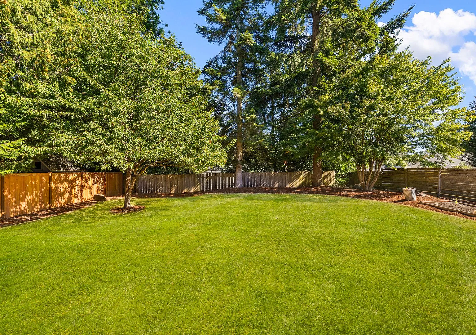 Shoreline 4 Bedroom Beautiful Gardens — Photo 4