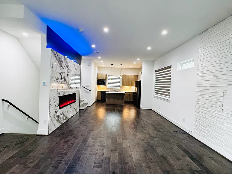 5855 Dolores St — Photo 10