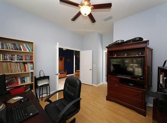 4th image of 2810 Laurel Leaf Dr