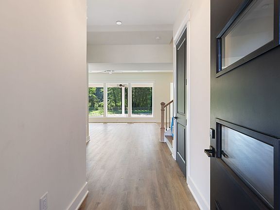 3rd image of 224 Karley Ln