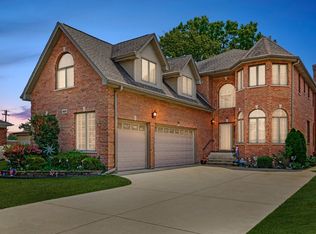 8619 W Sunset Rd, Niles, IL 60714