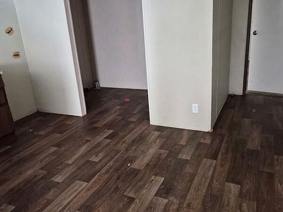 2nd image of 185 Lakeside Ln