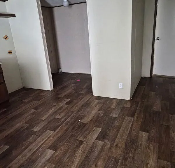 185 Lakeside Ln — Photo 2