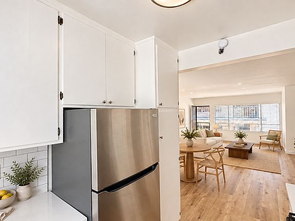 3rd image of 917 6th St APT 6