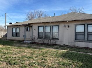 698 E Goeth St, Lueders, TX 79533