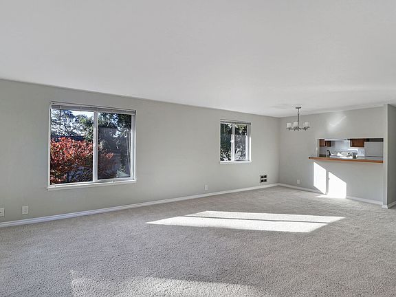 3rd image of 910 SE Ireland St APT 202