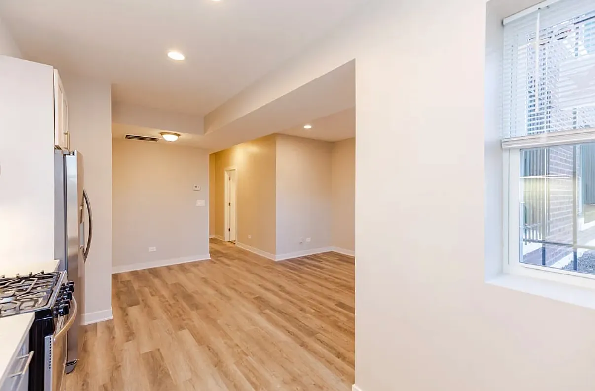 2 bed, 900 sqft, $1,950 — Photo 3