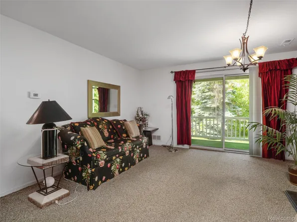 1127 S Lake Dr Unit 206, Novi, MI 48377