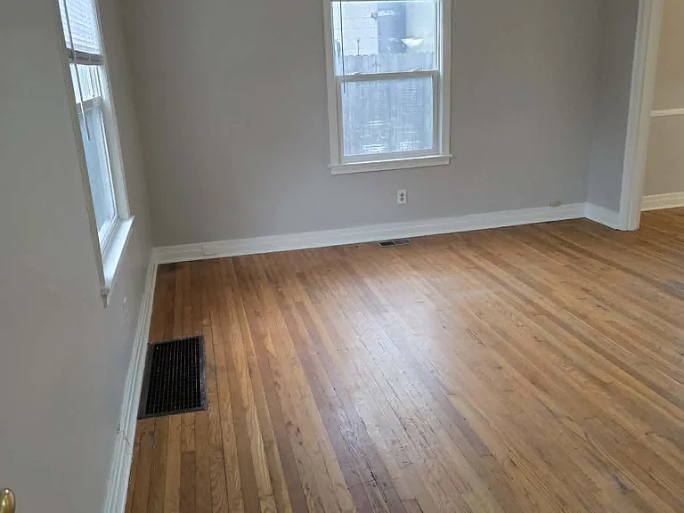 328 Hanover Ct — Photo 3