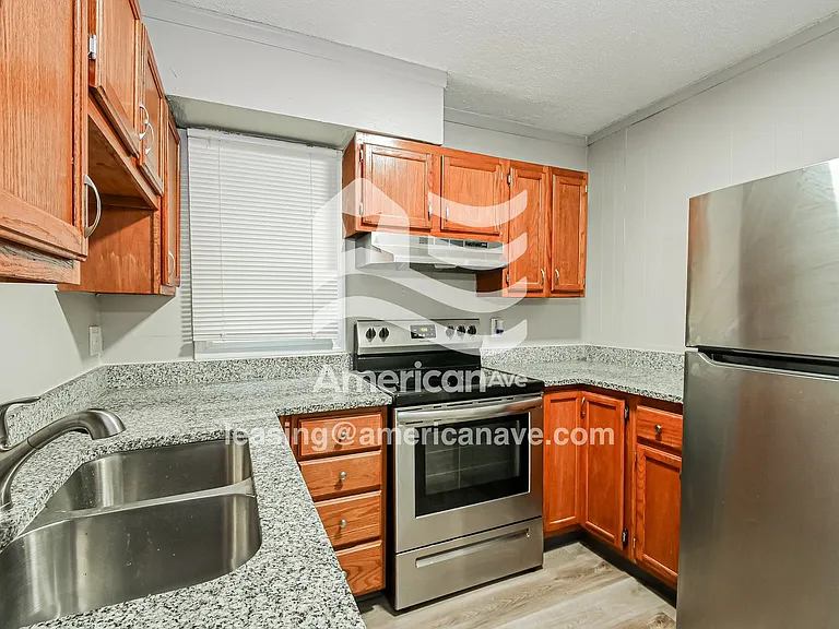 1424727_007_kitchen_7.jpg