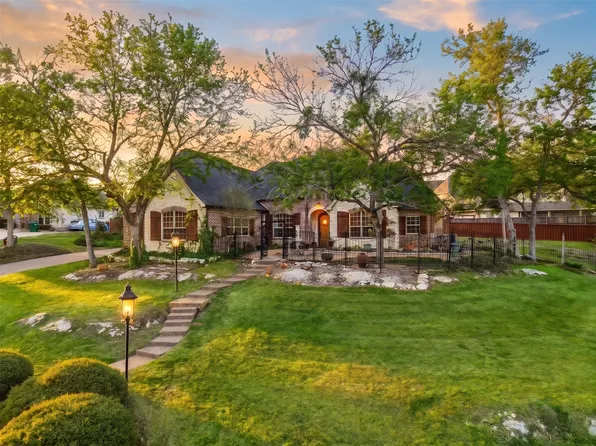 2609 Fair Oaks Cir, Sherman, TX 75092
