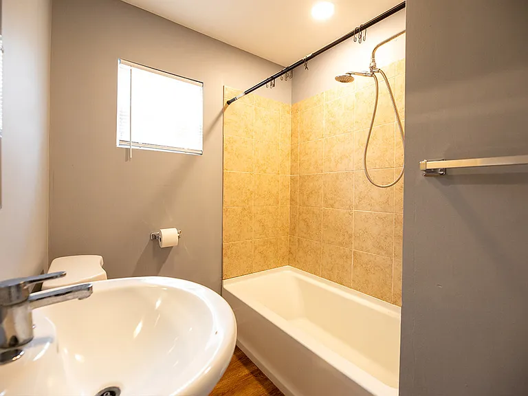 2301-LILLY-STREET-bathroom_02112025