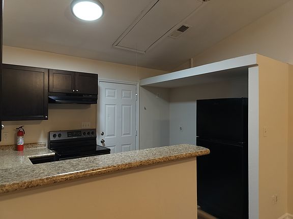 5th image of 315 Palmer Ave E
