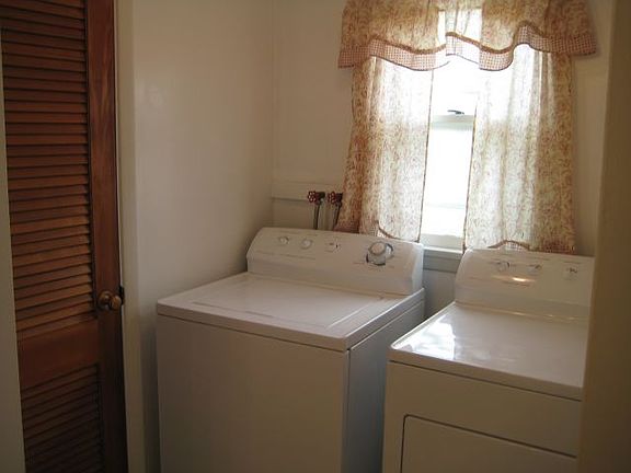 4th image of 1048 1/2 Alderson Ave APT 2