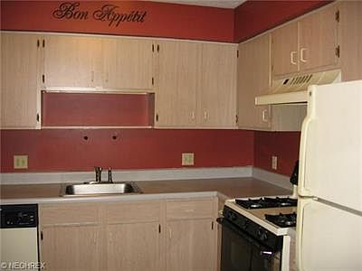 3rd image of 27083 Oakwood Cir APT 104