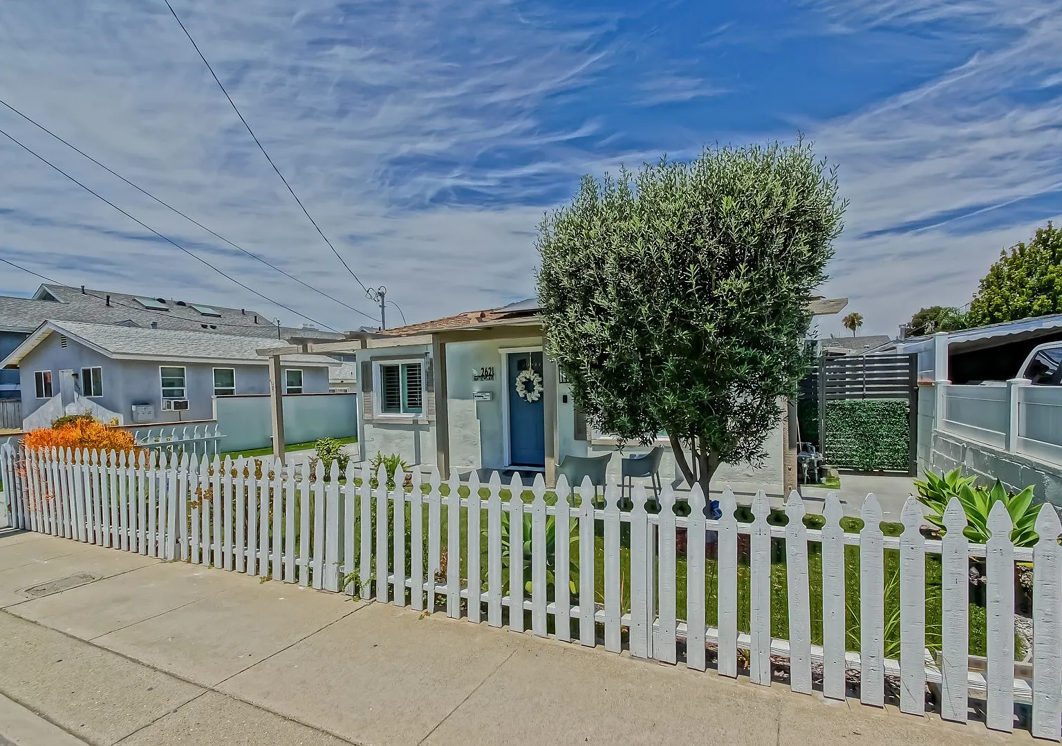 Remodeled, Bright & Airy 5 Room Home on Spacious Lot w/ 3BR2BA Main House, 2 Additional Detached ... — Photo 3