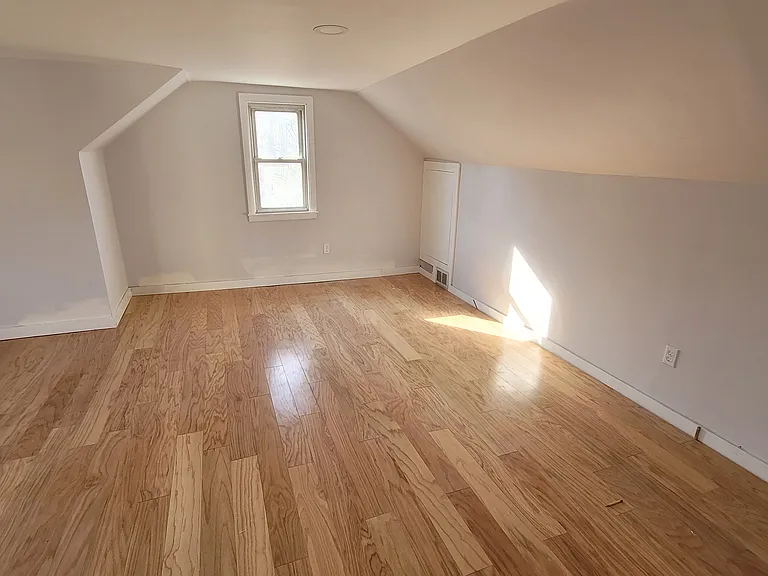 upstairs main bedroom