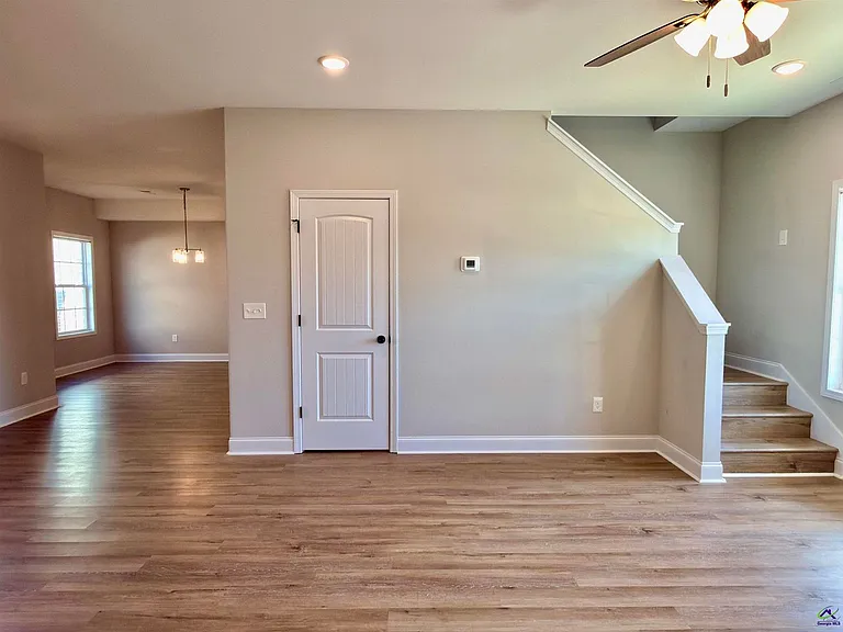 212 Beau Claire Cir — Photo 17